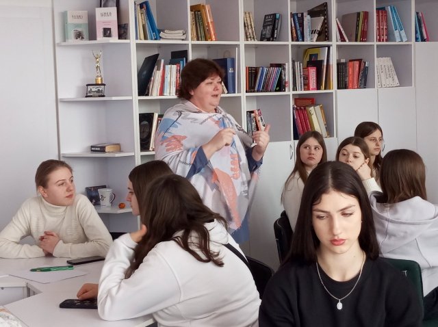 Спікер заходу - доктор філологічних наук, професор Тєлєжкіна О. О.